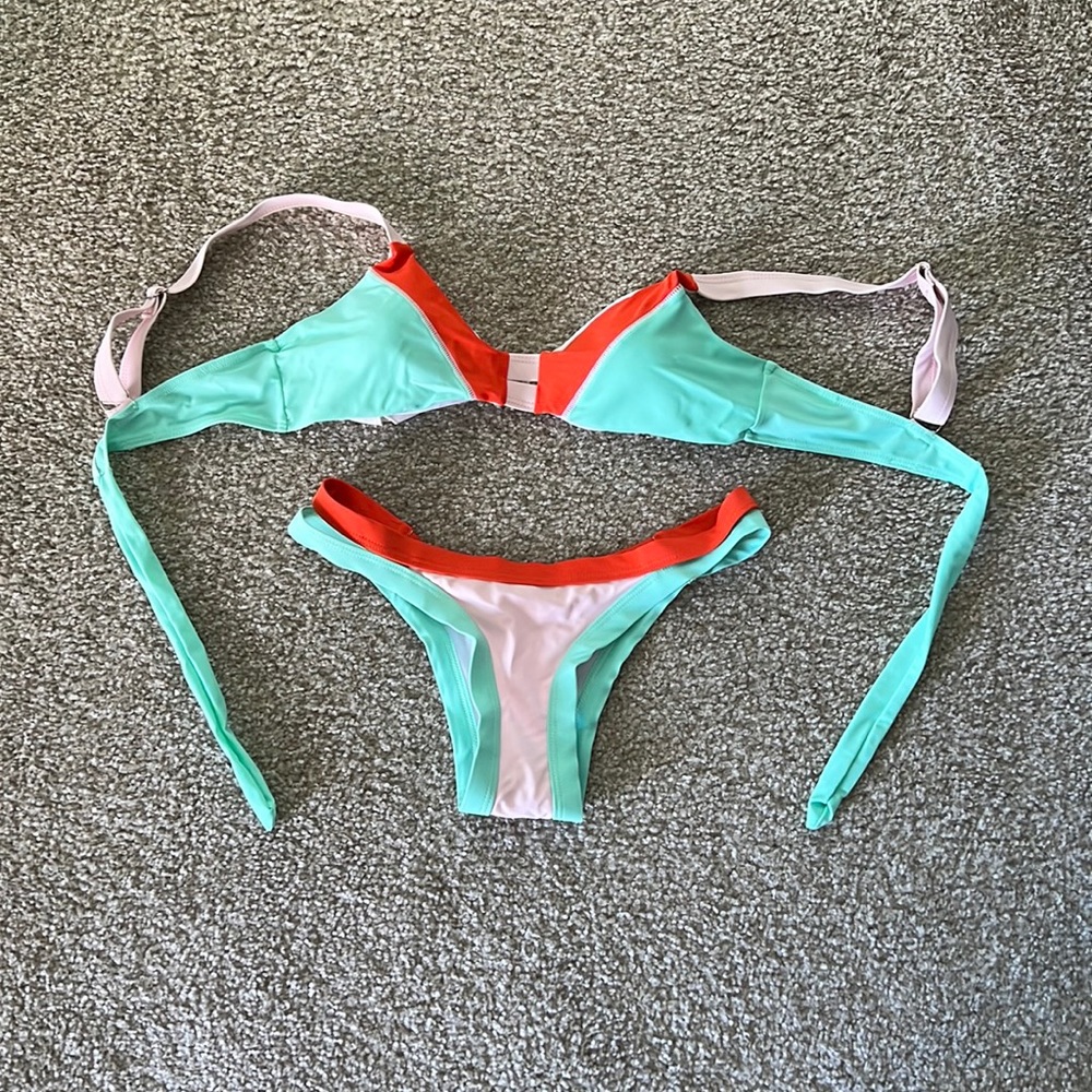 NWOT: color block swim suit set size small high waisted cut out